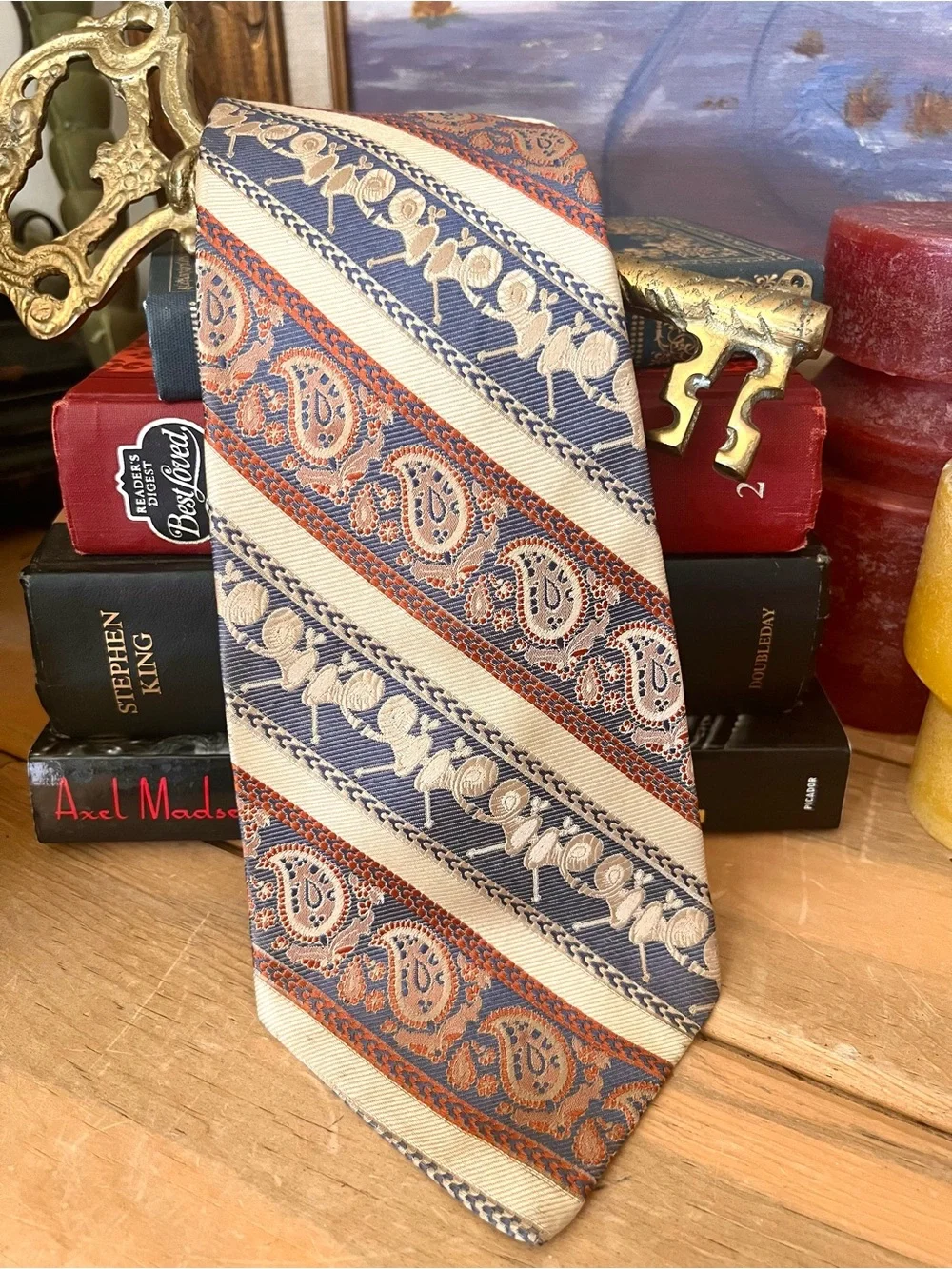 1970’s vintage abstract patterned necktie featuring a geometric stripe and swirl